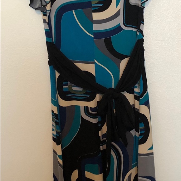 Abstract Design Dress - Picture 3 of 3